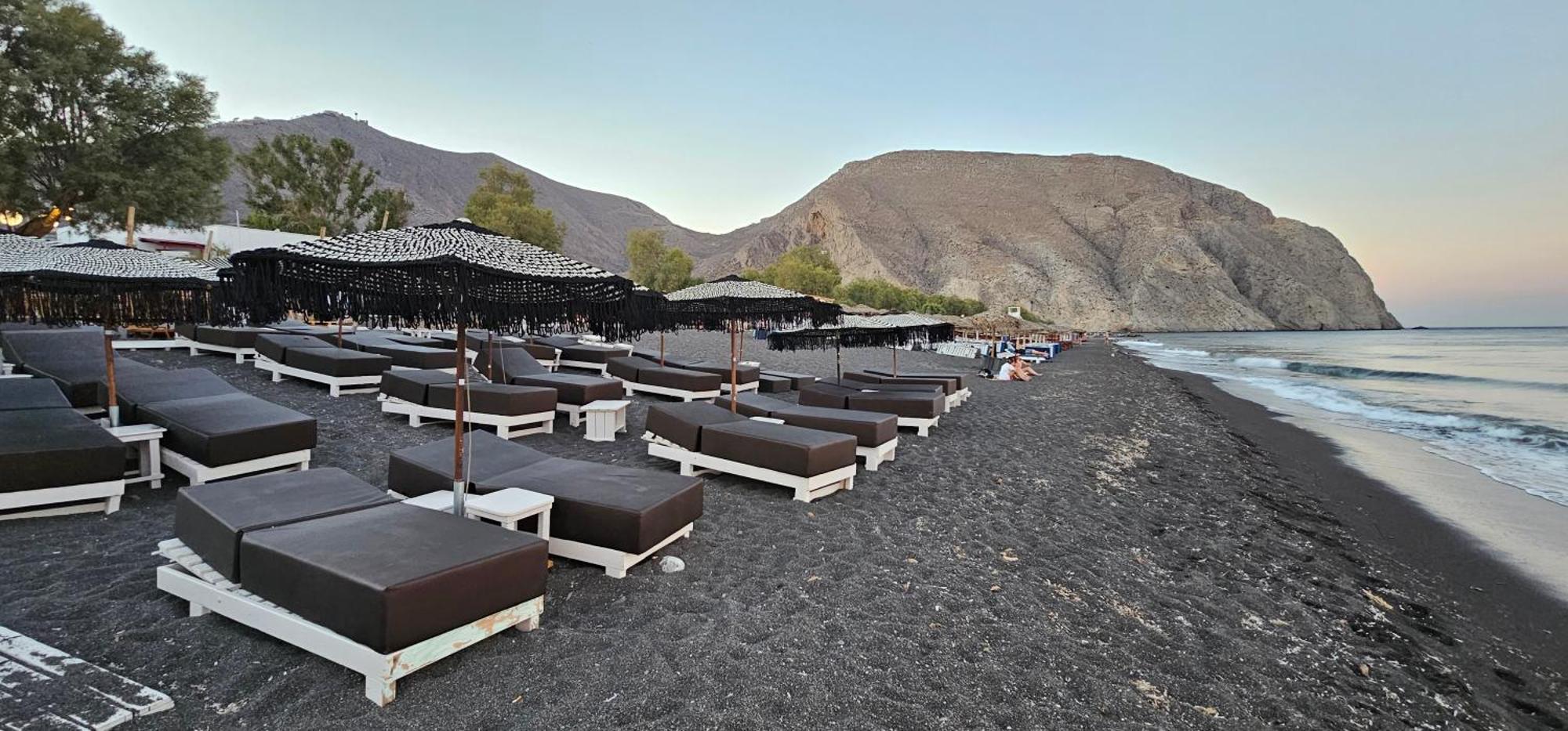 Pleasure Black Beach 페리사 외부 사진