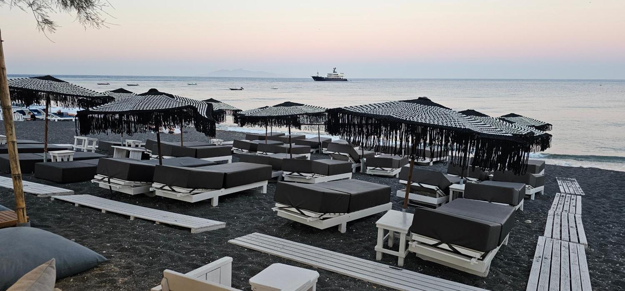 Pleasure Black Beach 페리사 외부 사진